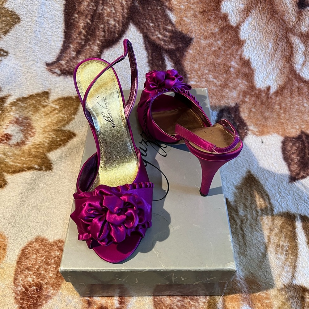Ragazza Fuchsia Satin Peep Toe Heels w/ Floral Accent | Like New | Leather Sole